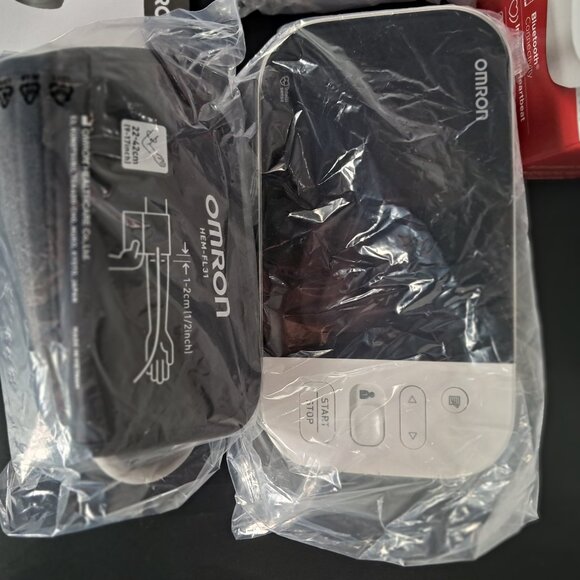 New Omron Blood Pressure Monitor Wireless 10 Series Upper Arm DR. Recommended - Picture 9 of 11